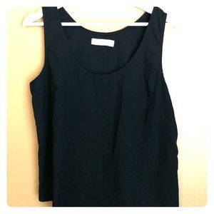 Black sleeveless shirt.